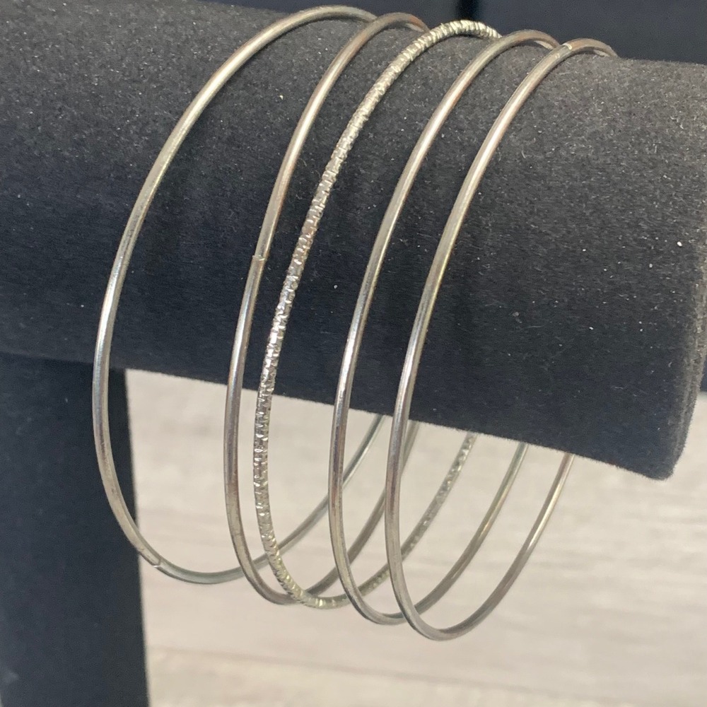 Silver Tone Bangle Bracelet Set 5 Piece Textured and Smooth Stackable 9 Inch